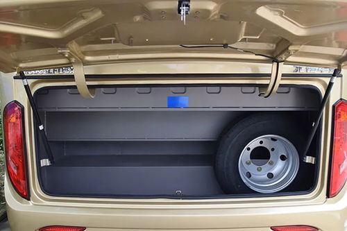 華新牌19座中級空調客車批量發往河南